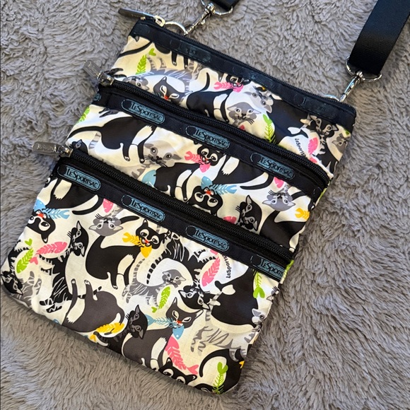 Lesportsac Handbags - Lesportsac Adorable Cat Print Crossbody Bag Like New